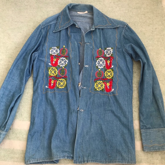 Vintage embroidered jean shirt. - Picture 1 of 5